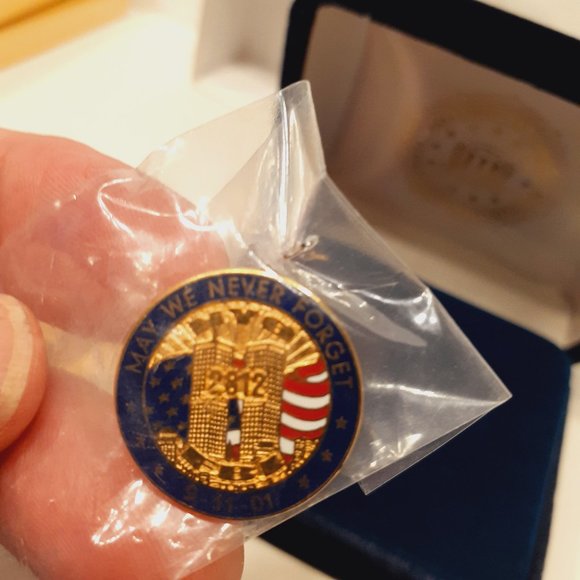 FBI DEPARTMENT OF JUSTICE 1.75" CHALLENGE COIN & FBI DOJ .75" LAPEL~ HAT PIN - Picture 6 of 9